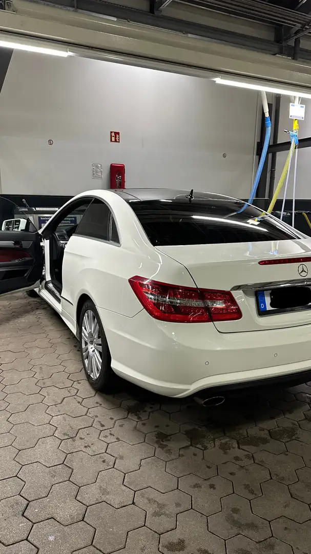 Mercedes-Benz E 220 CDI DPF Coupe BlueEFFICIENCY Automatik Avantgarde Weiß - 1