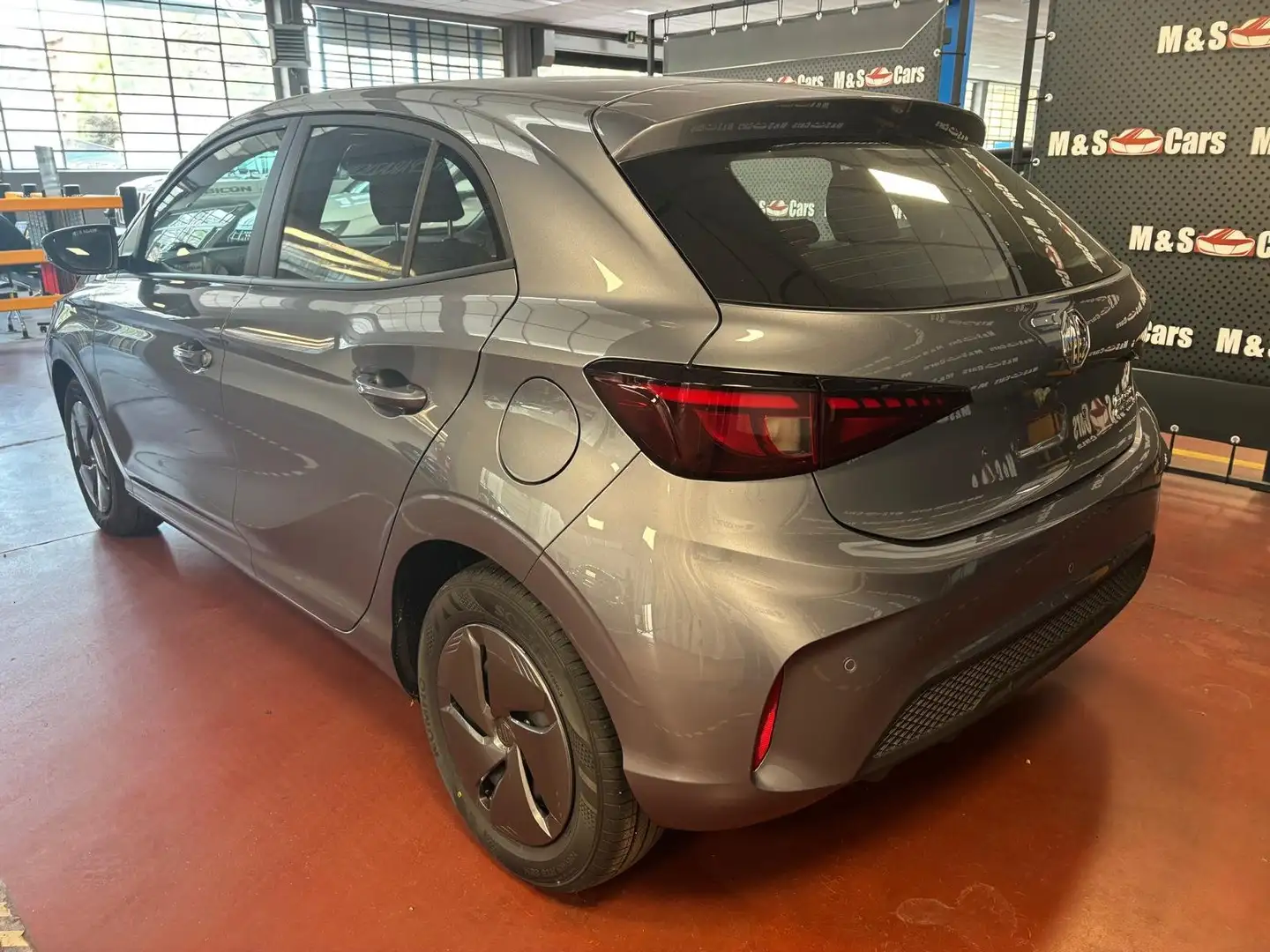 MG MG3 1.5 hybrid+ Standard Auto Gris - 2
