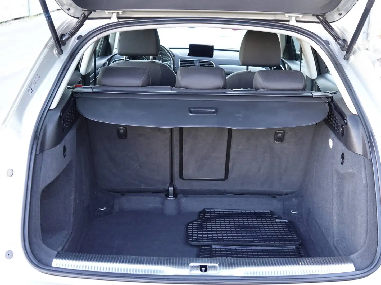 Audi Q3 Q3 2,0 TDI quattro Silber - 2