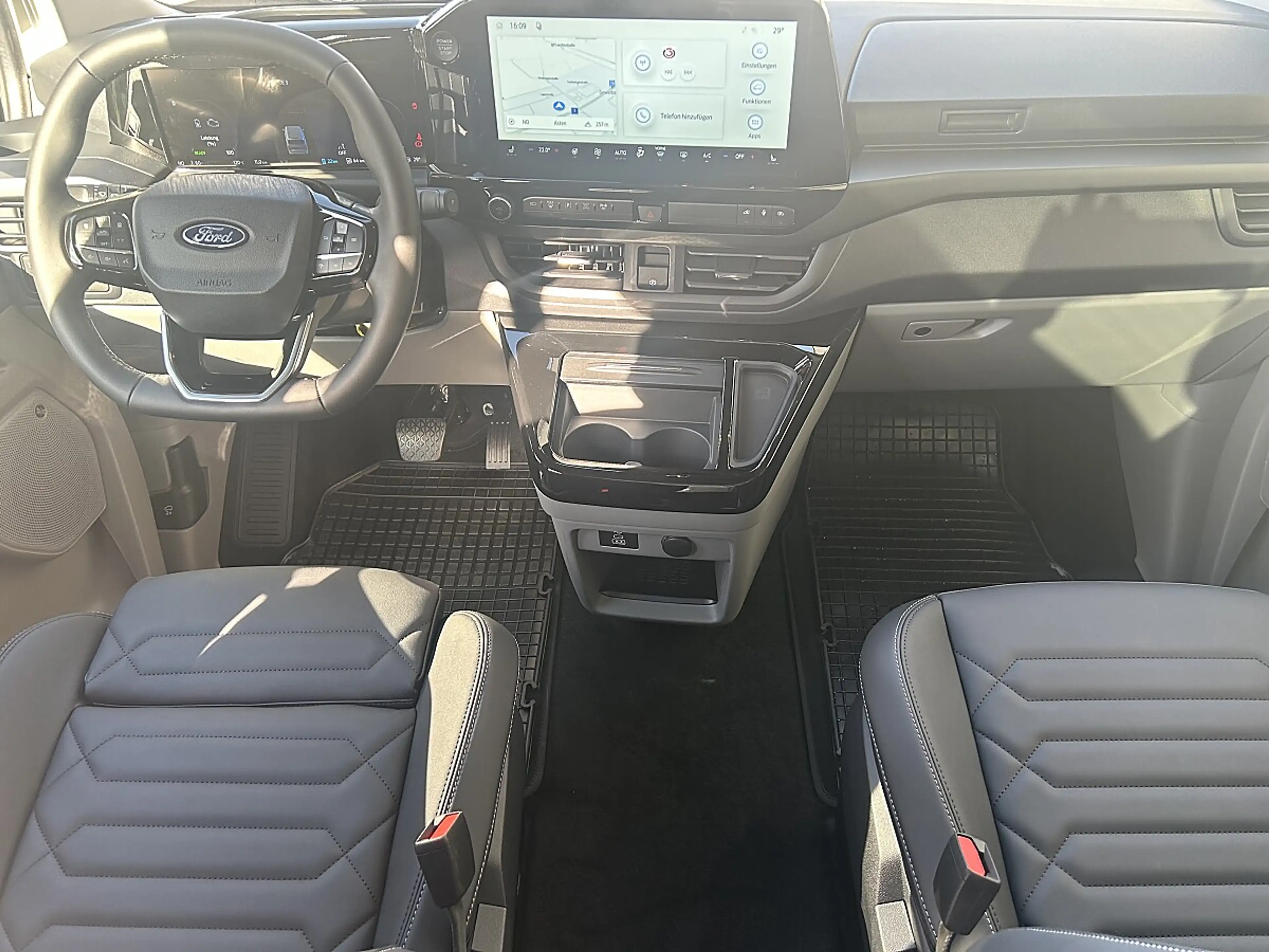 Ford Tourneo Custom Ford Tourneo Custom Titanium 2,5L Duratec P-HEV... — photo 9