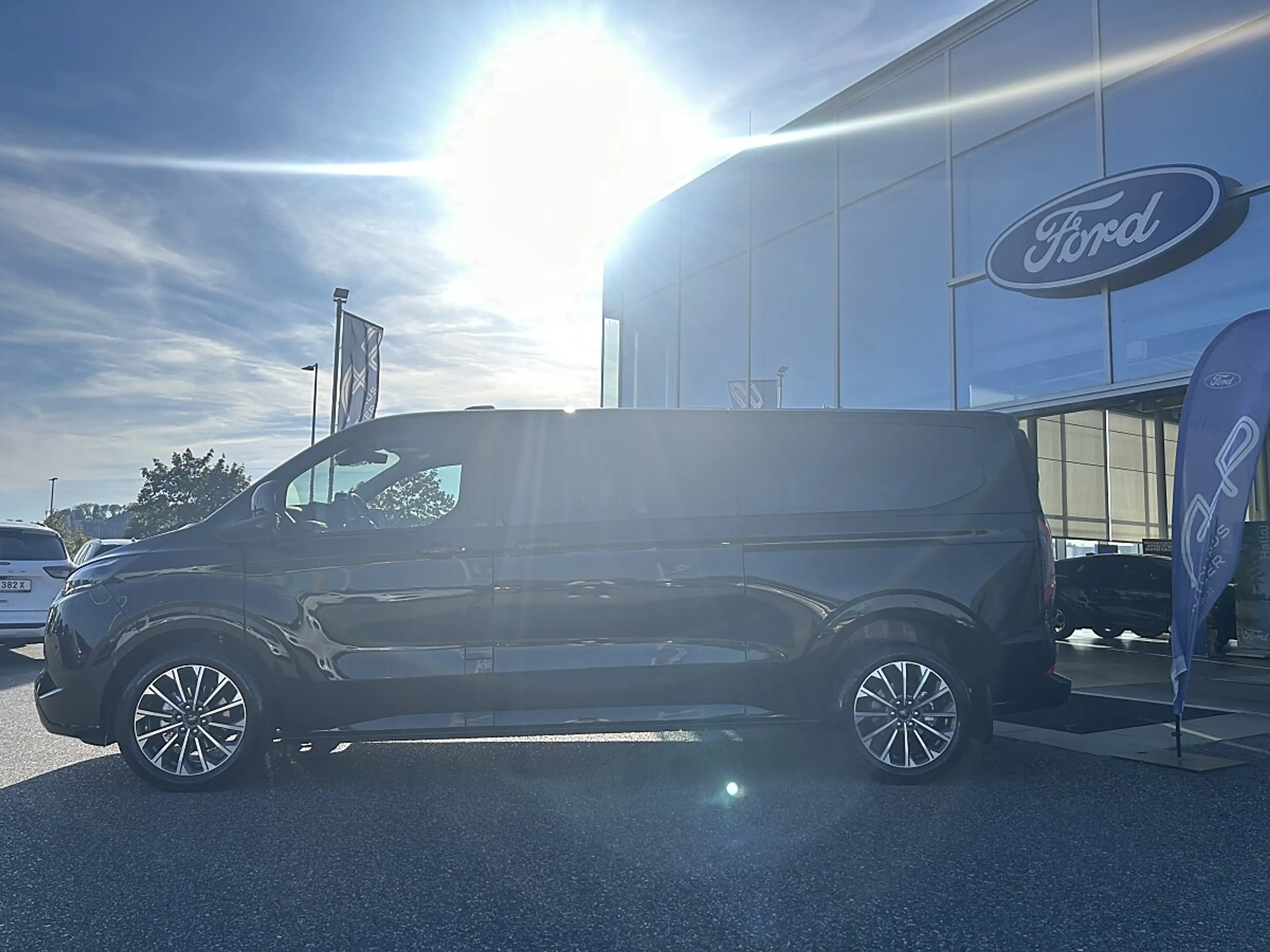 Ford Tourneo Custom Ford Tourneo Custom Titanium 2,5L Duratec P-HEV... — photo 4