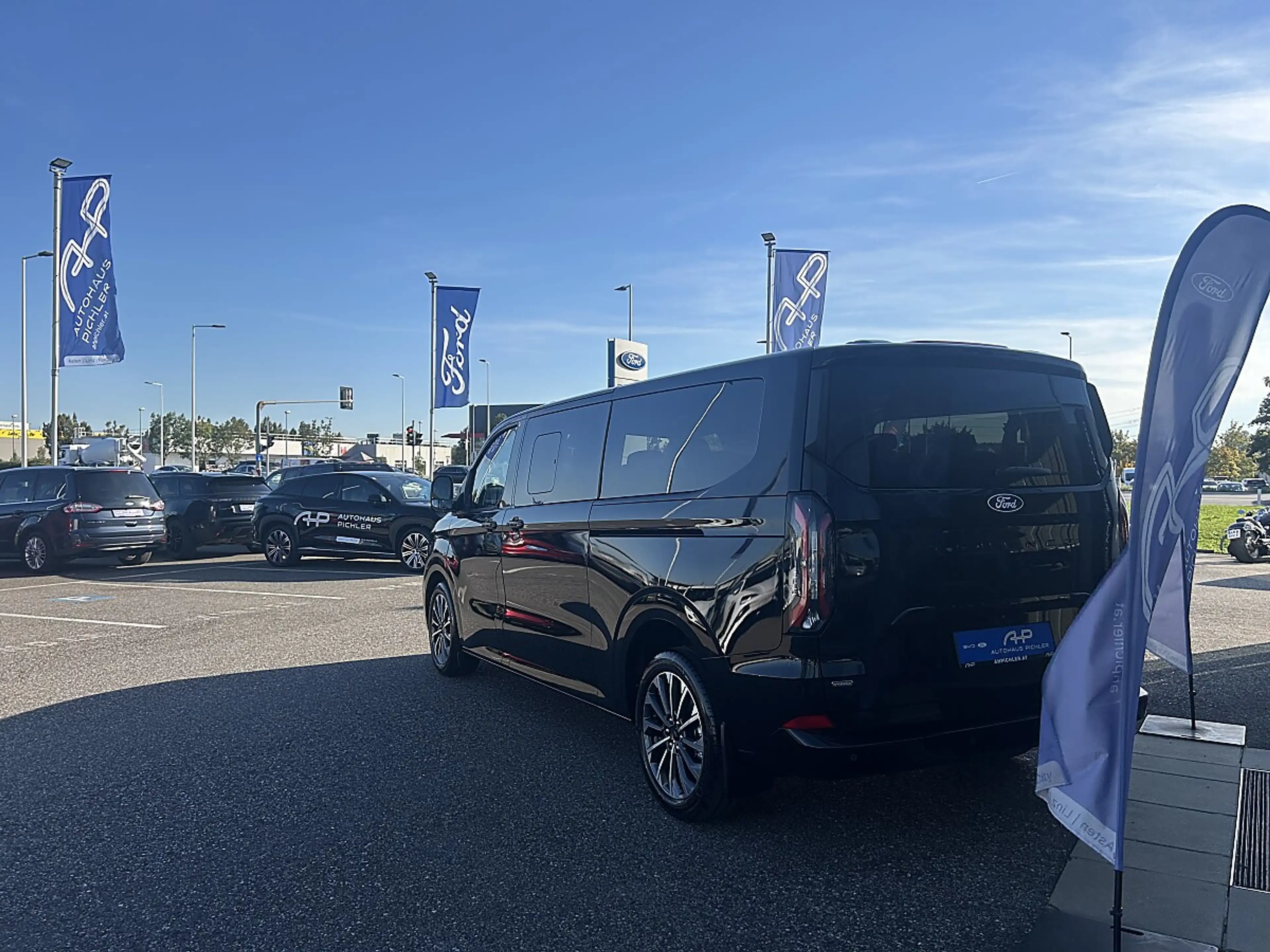Ford Tourneo Custom Ford Tourneo Custom Titanium 2,5L Duratec P-HEV... — photo 5