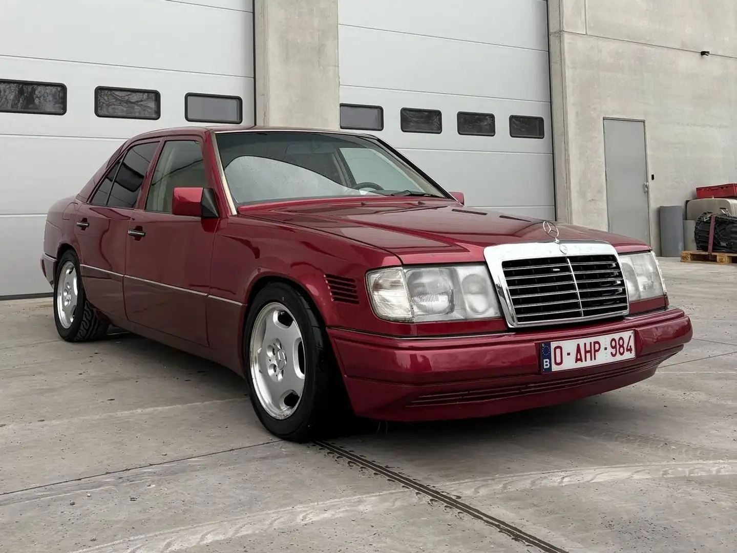 Mercedes-Benz E 300 300 D Turbo Červená - 2
