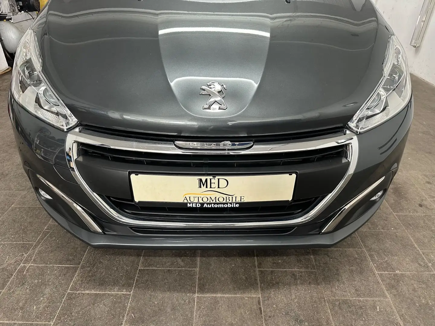 Peugeot 208 Active Gris - 2