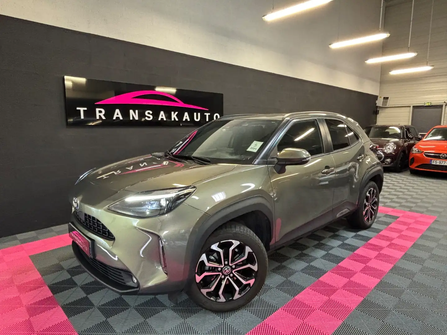 Toyota Yaris Cross Design Gris - 1