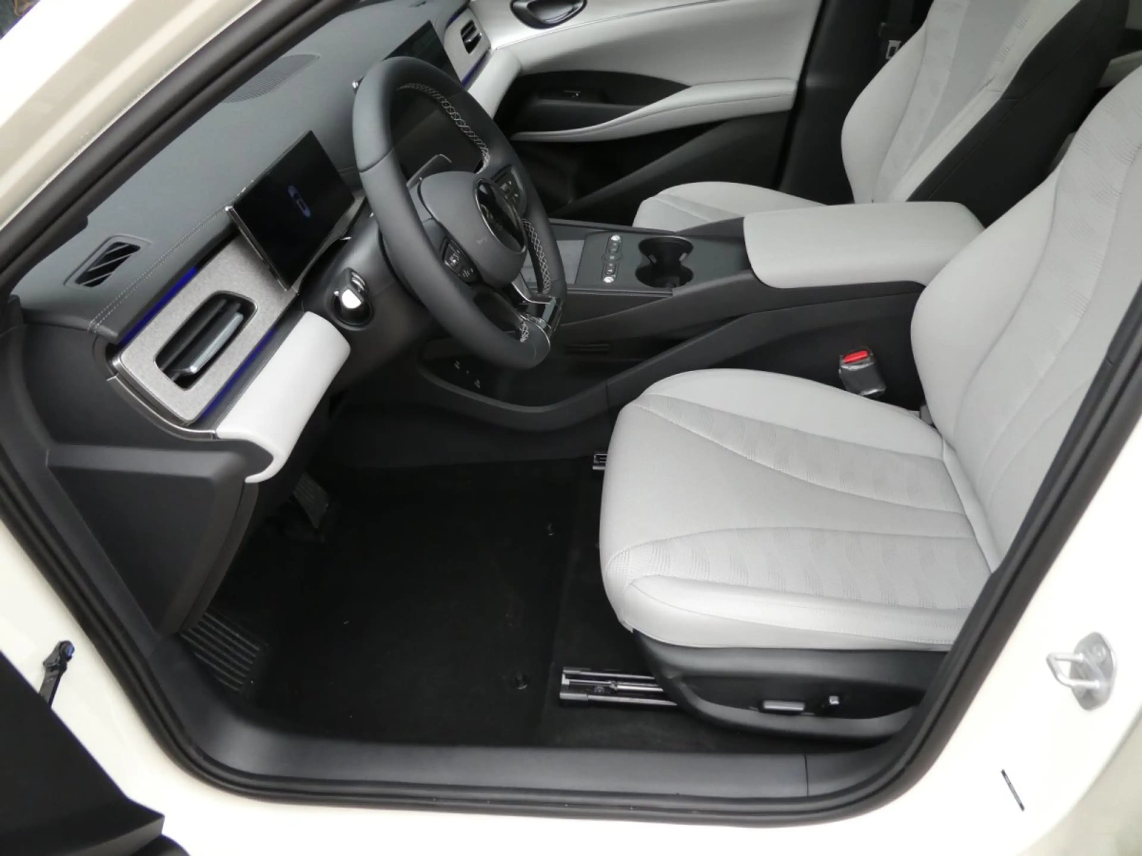 BYD Seal 6 DM-I Touring Comfort *Privacy*Pano*Leder*360Grad* — photo 7