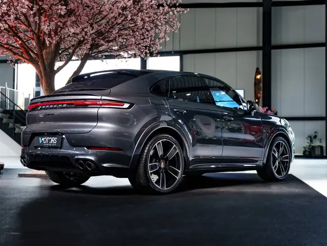 Porsche Cayenne view 5