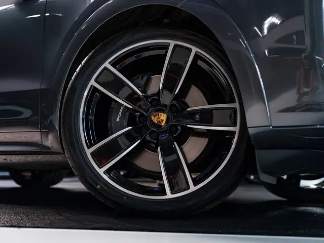 Porsche Cayenne view 2