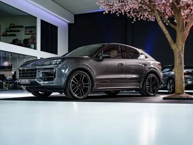 Porsche Cayenne view 3