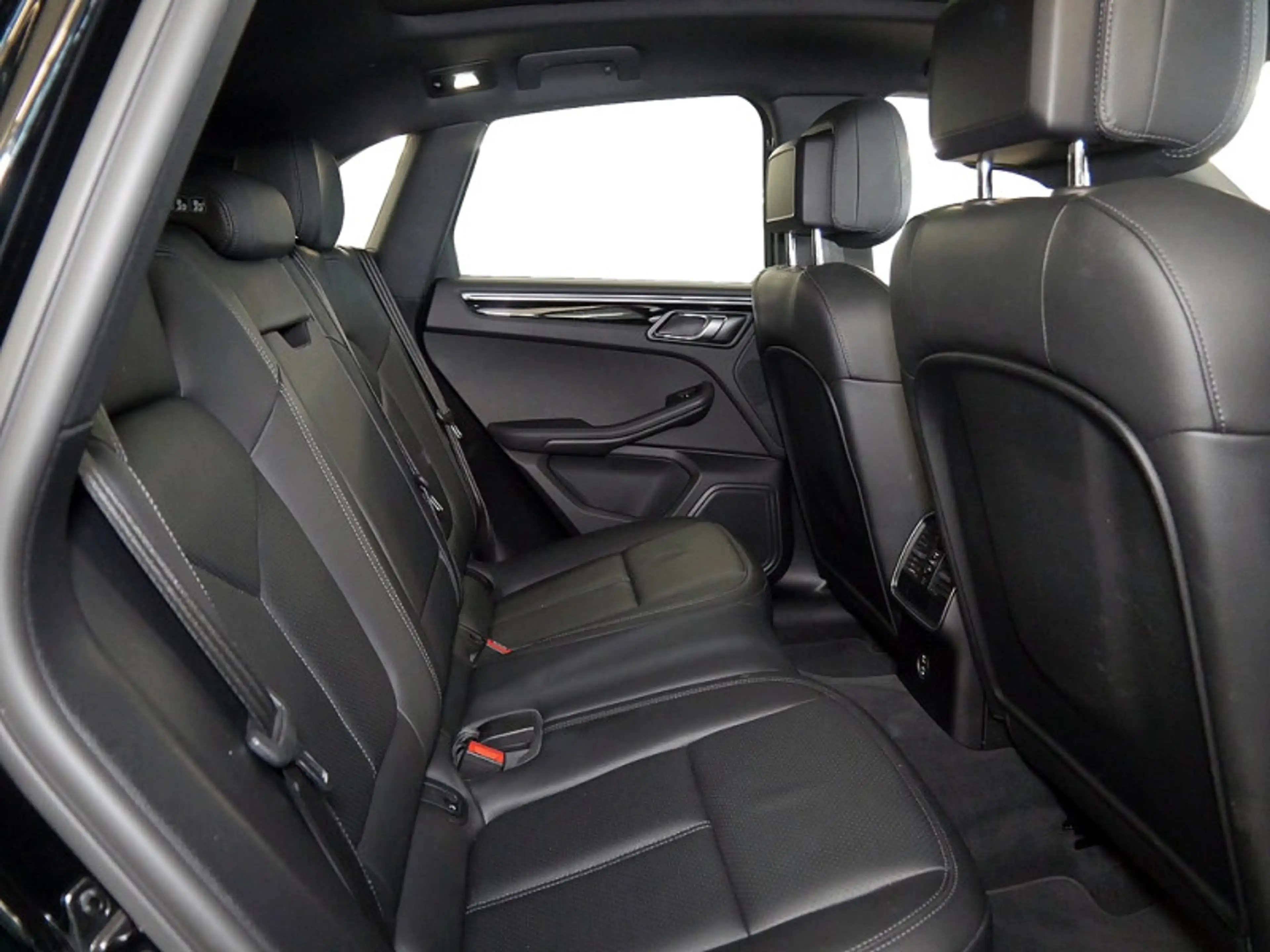 Porsche Macan S MEMO AHK AIRMATIC DISTR KAMERA PANO SPUR — photo 6