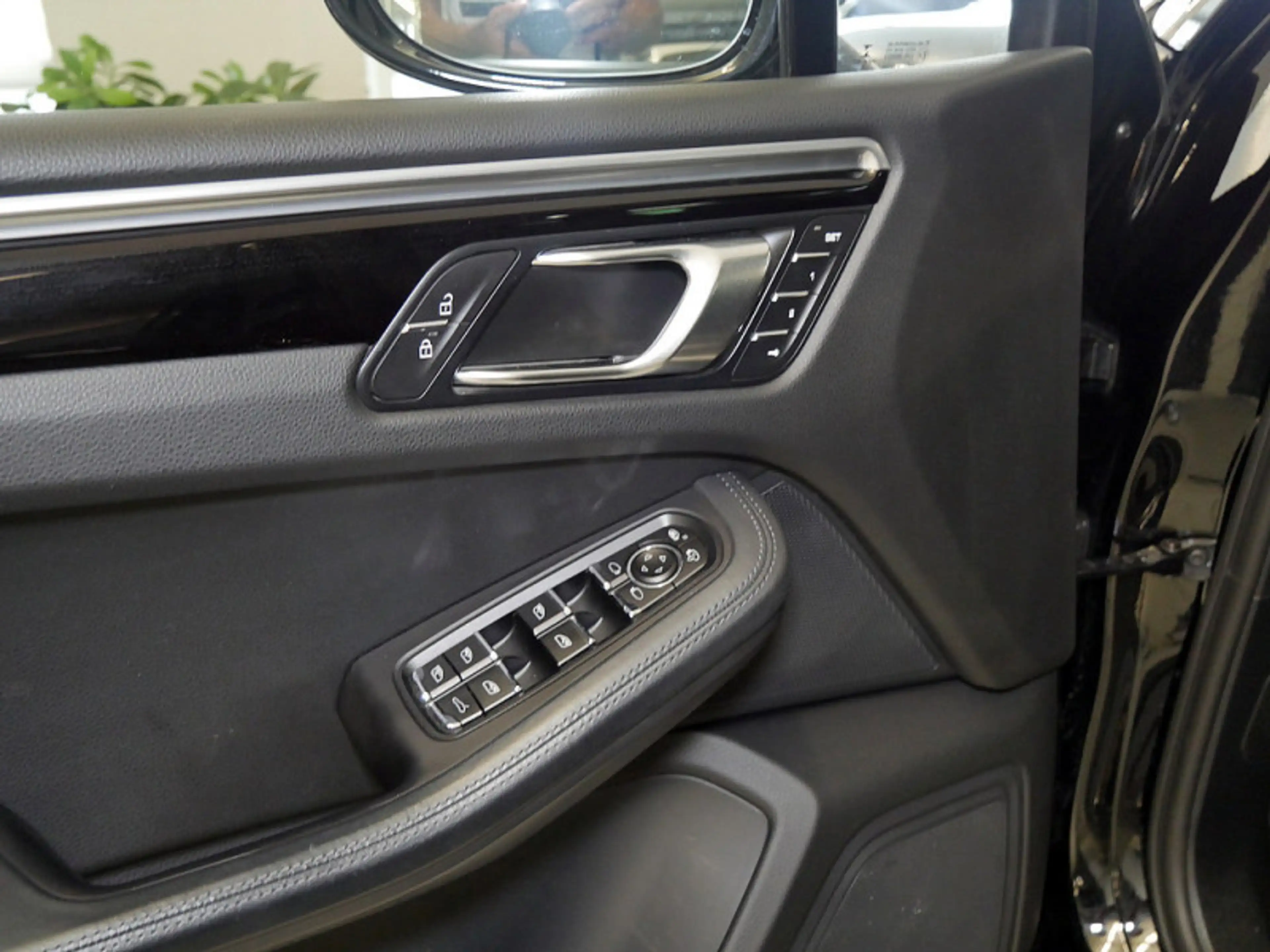 Porsche Macan S MEMO AHK AIRMATIC DISTR KAMERA PANO SPUR — photo 13