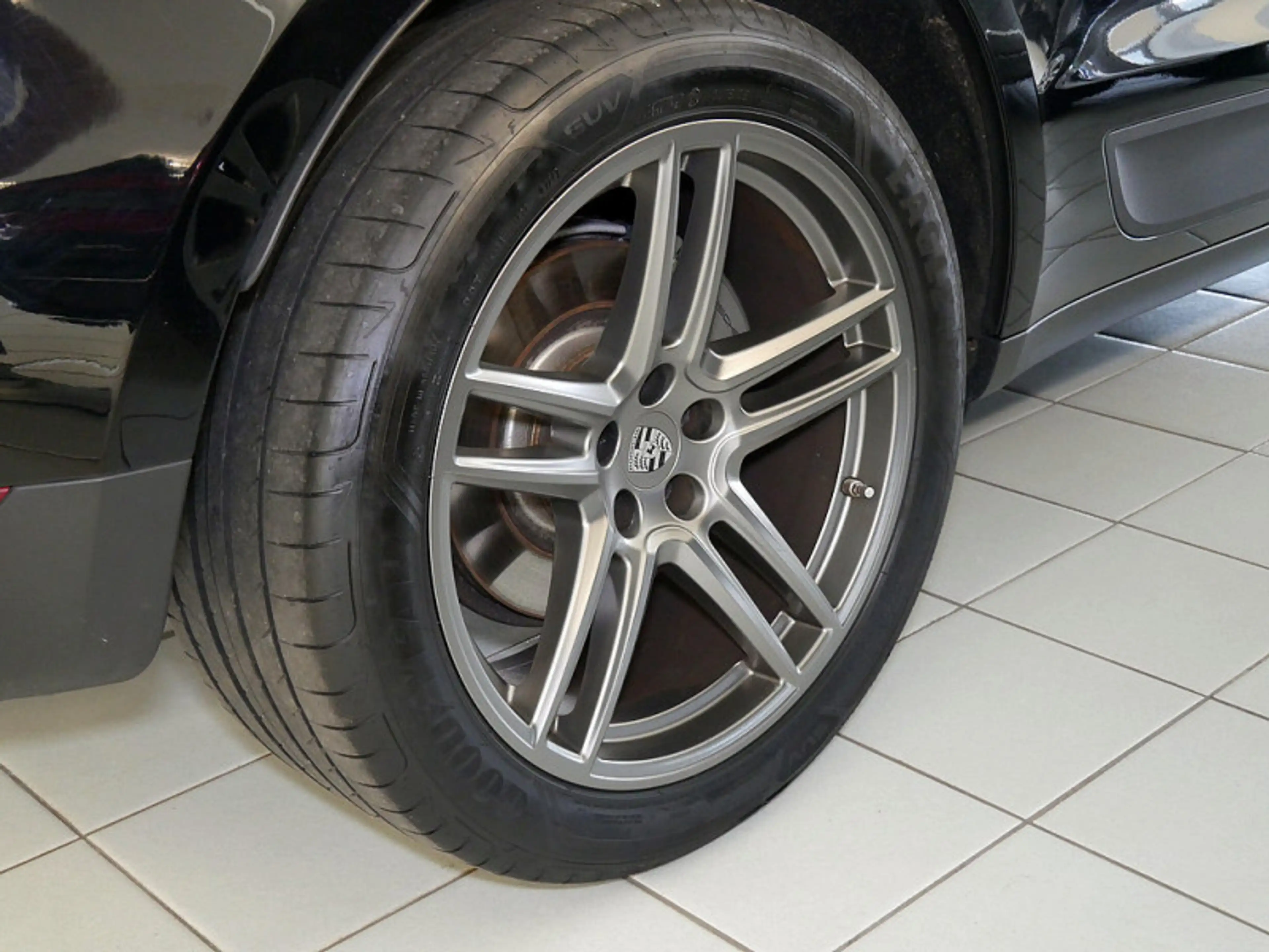 Porsche Macan S MEMO AHK AIRMATIC DISTR KAMERA PANO SPUR — photo 9
