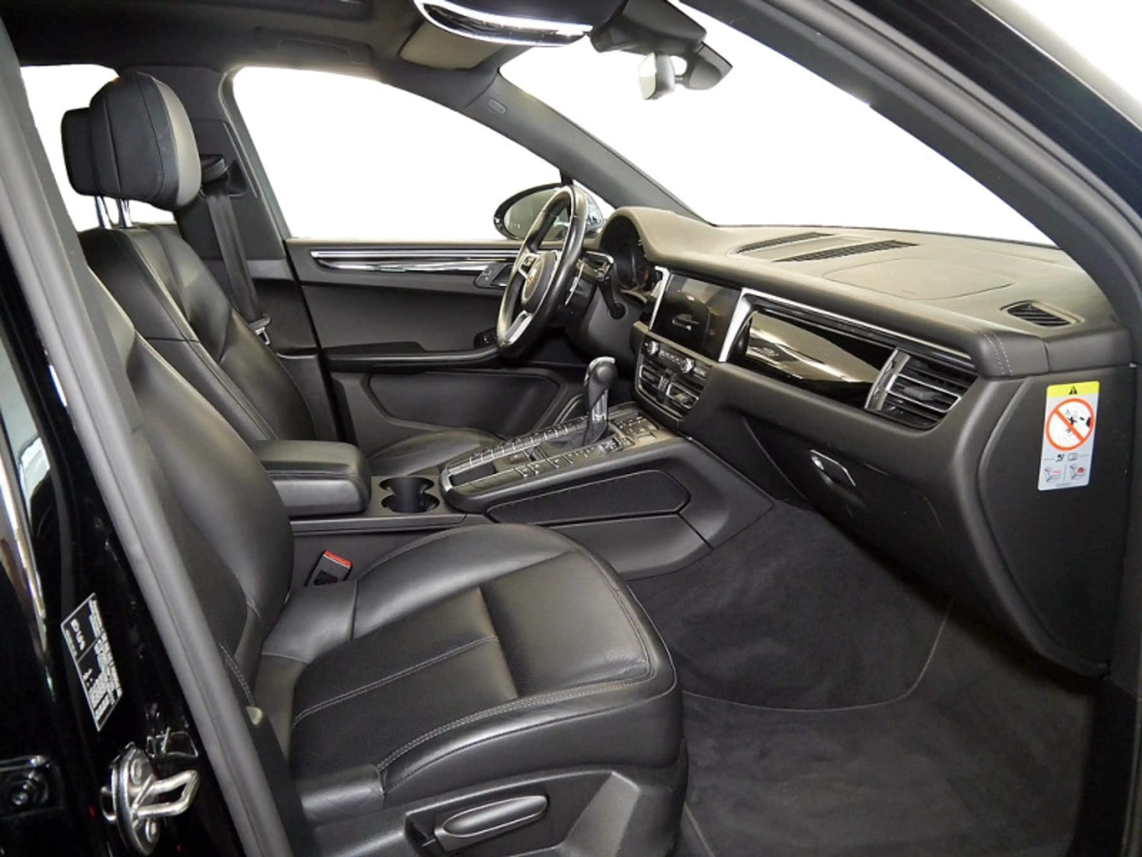 Porsche Macan S MEMO AHK AIRMATIC DISTR KAMERA PANO SPUR — photo 5