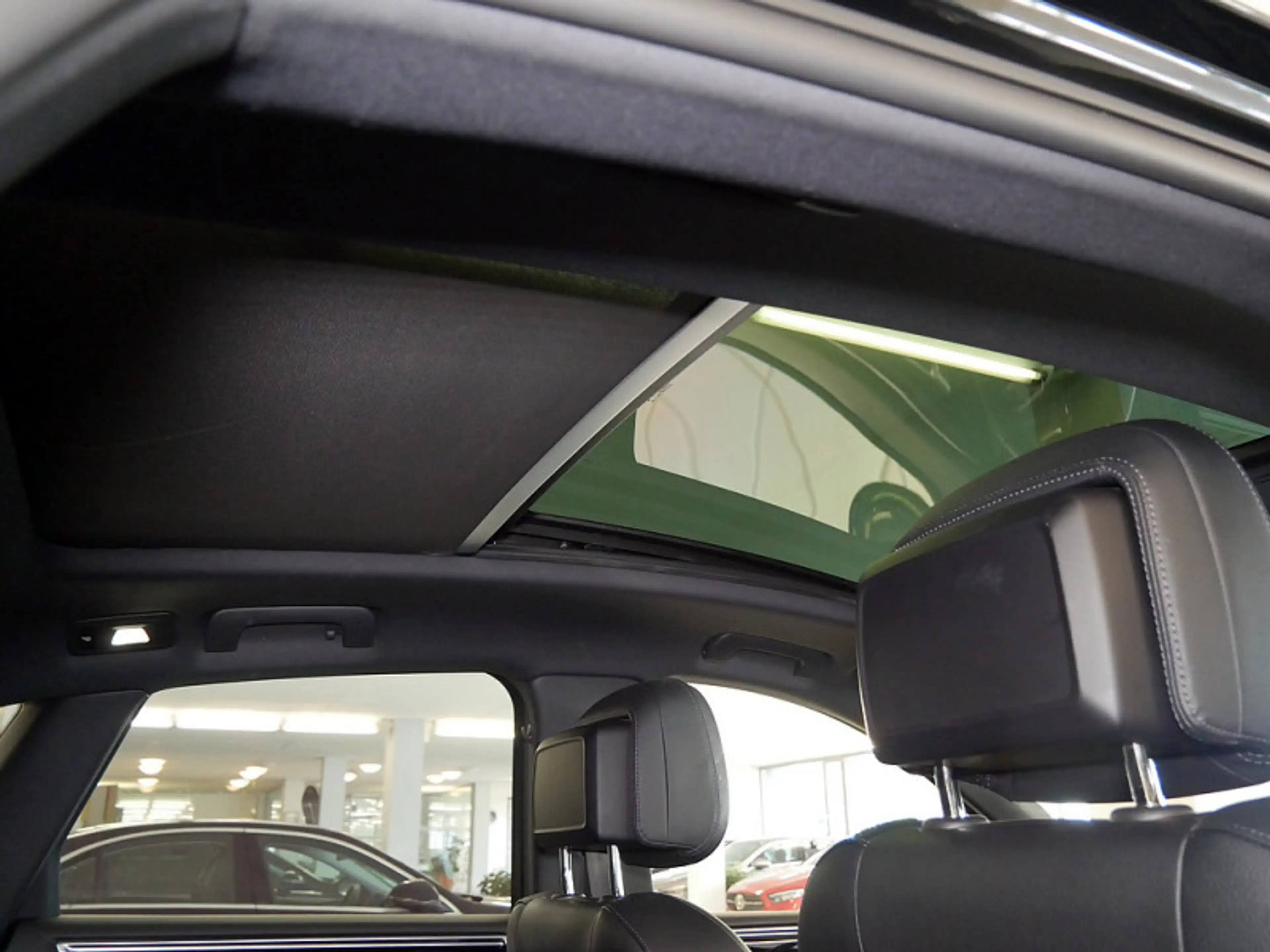 Porsche Macan S MEMO AHK AIRMATIC DISTR KAMERA PANO SPUR — photo 7