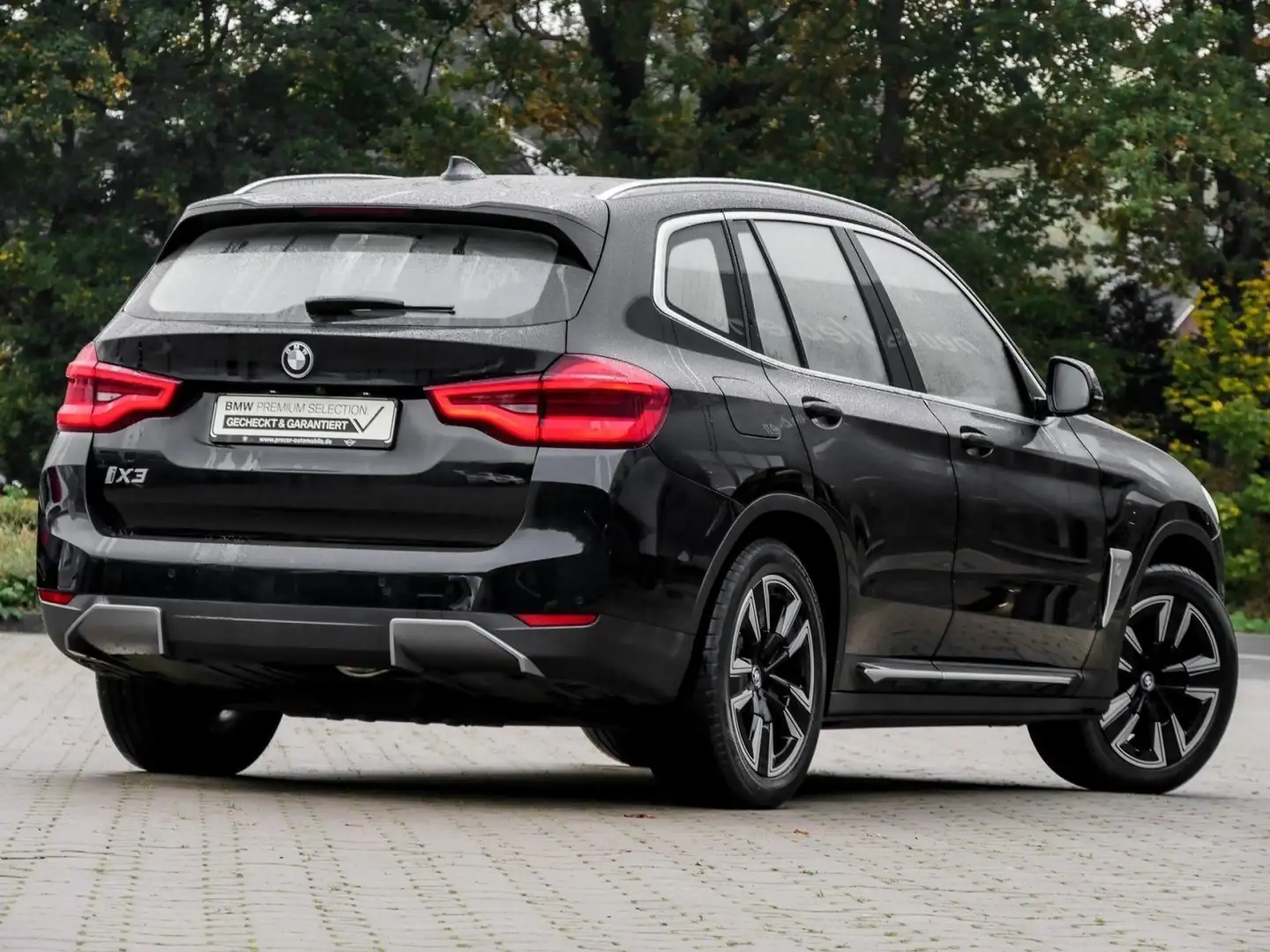 BMW iX3 INSPIRING+AHK+PANO+DA PROF+PA Zwart - 2