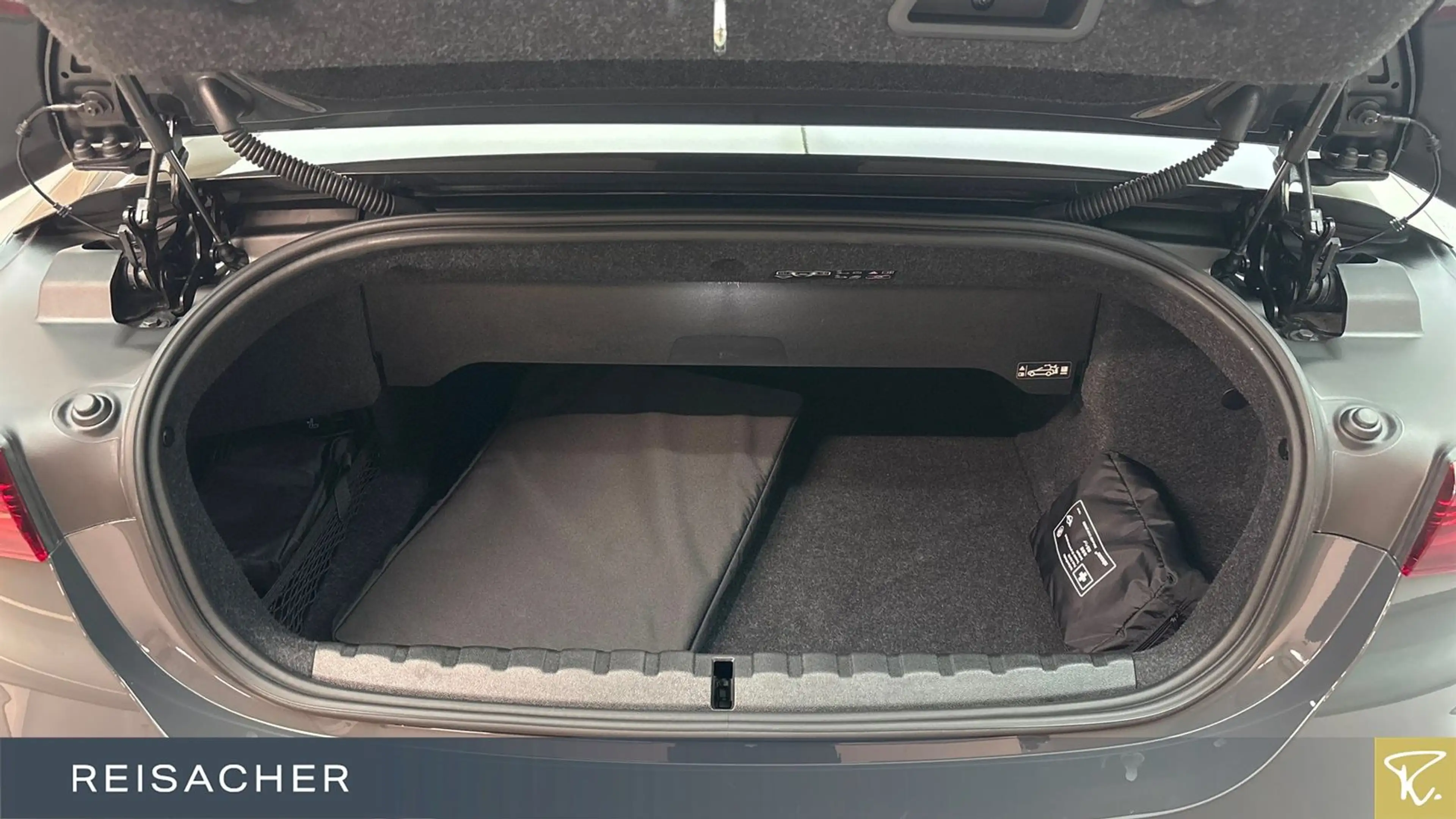 BMW M4 i A xDrive Cabrio AHK,DAProf,Leder,Autom — photo 10