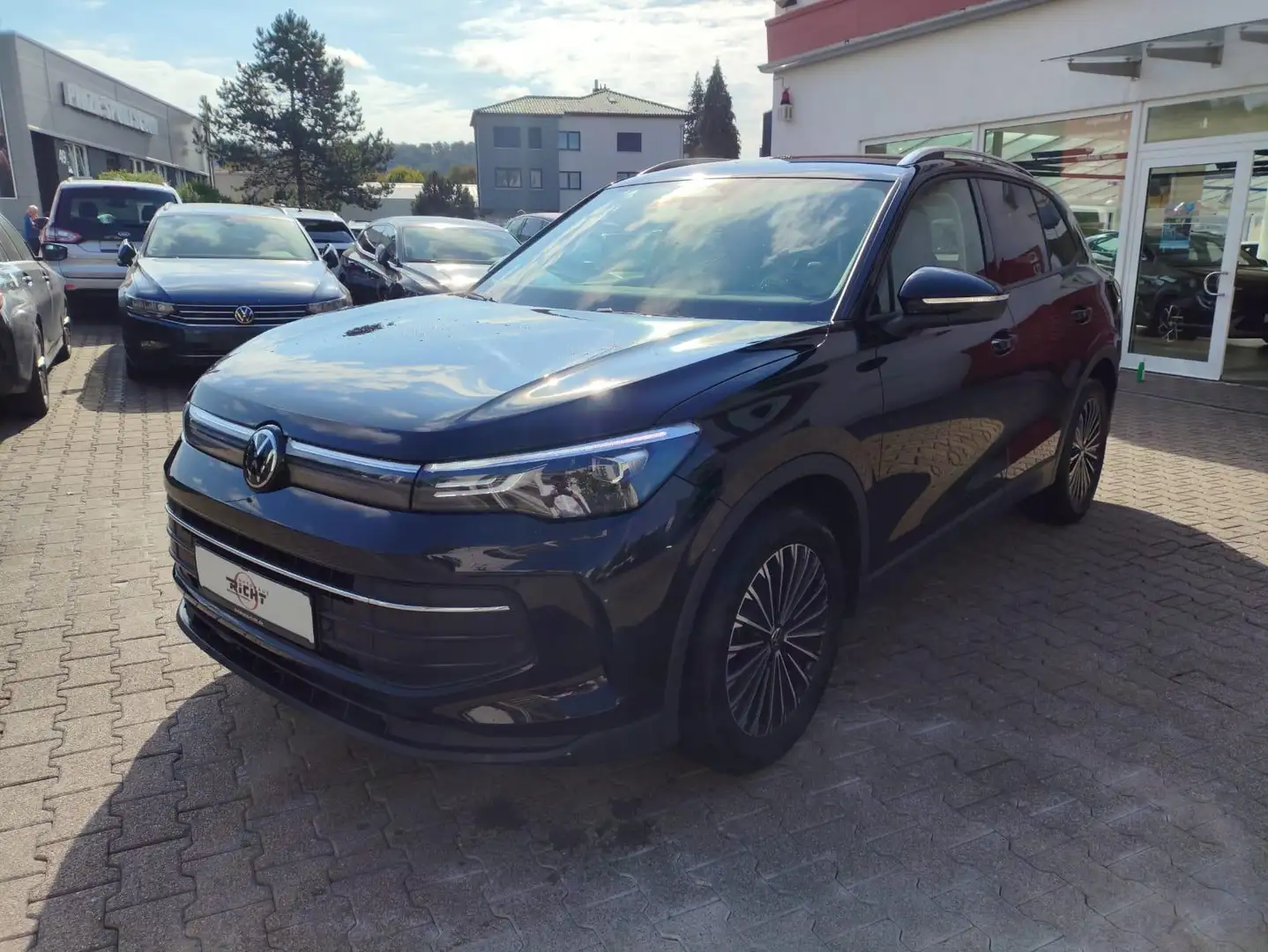 Volkswagen Tiguan 1.5 eTSI Life Navi Kamera Totwinkel SHZ Noir - 2