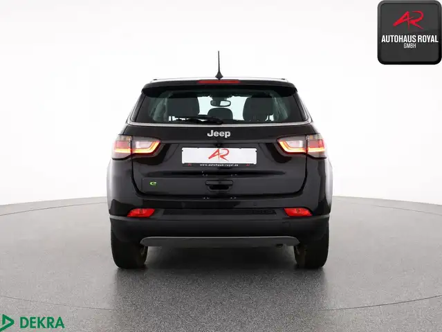 Jeep Compass view 4