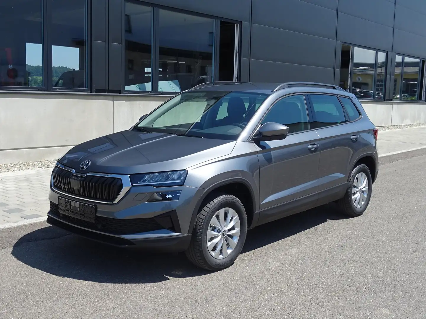 Skoda Karoq 2.0 TDI DSG 4x4 Selection/Kamera/ACC/AHK Grijs - 2