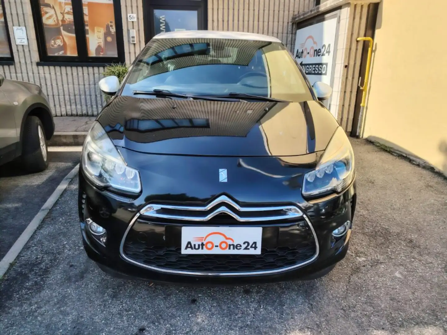 DS Automobiles DS 3 1.2 110 cv S&S So Irresistible NEOPATENTATI Noir - 2