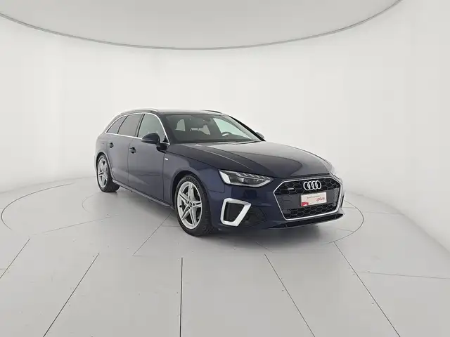 Audi A4 view 7