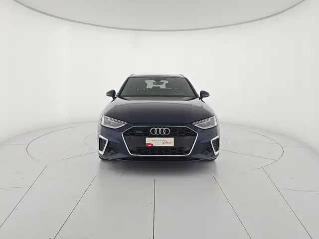 Audi A4 view 8