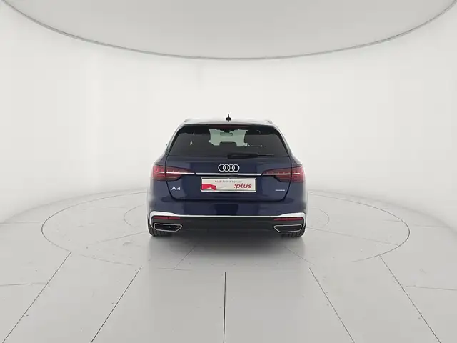 Audi A4 view 4