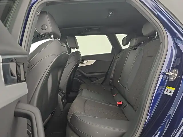 Audi A4 view 11