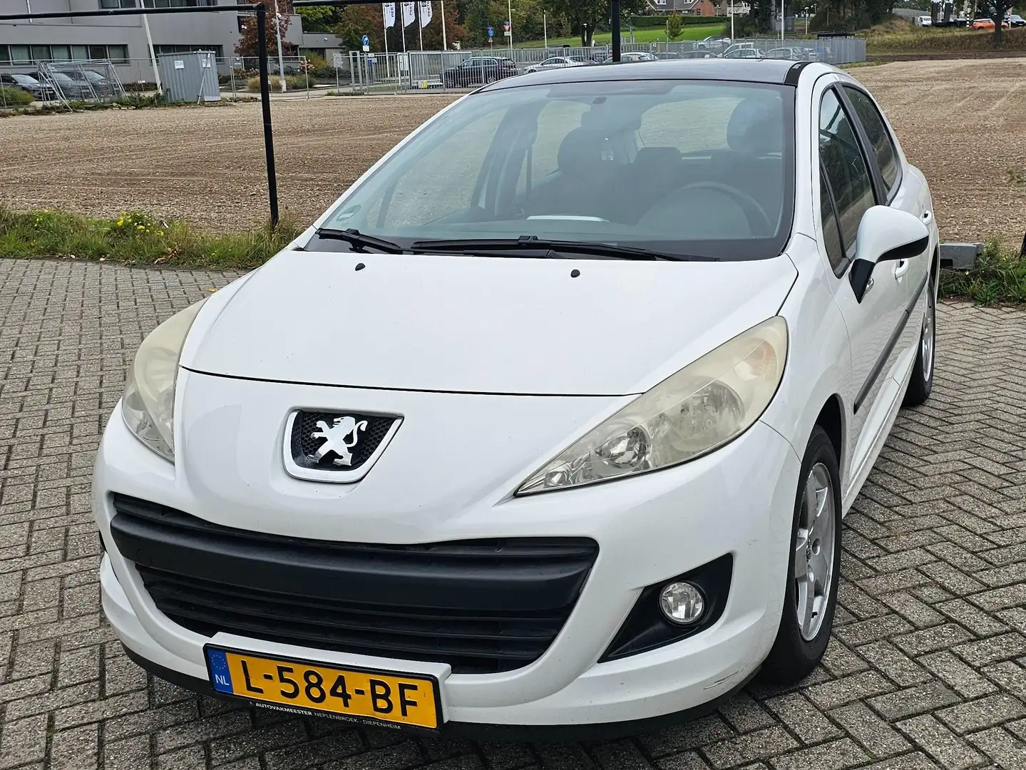 Peugeot 207 1.4 xr Wit - 1