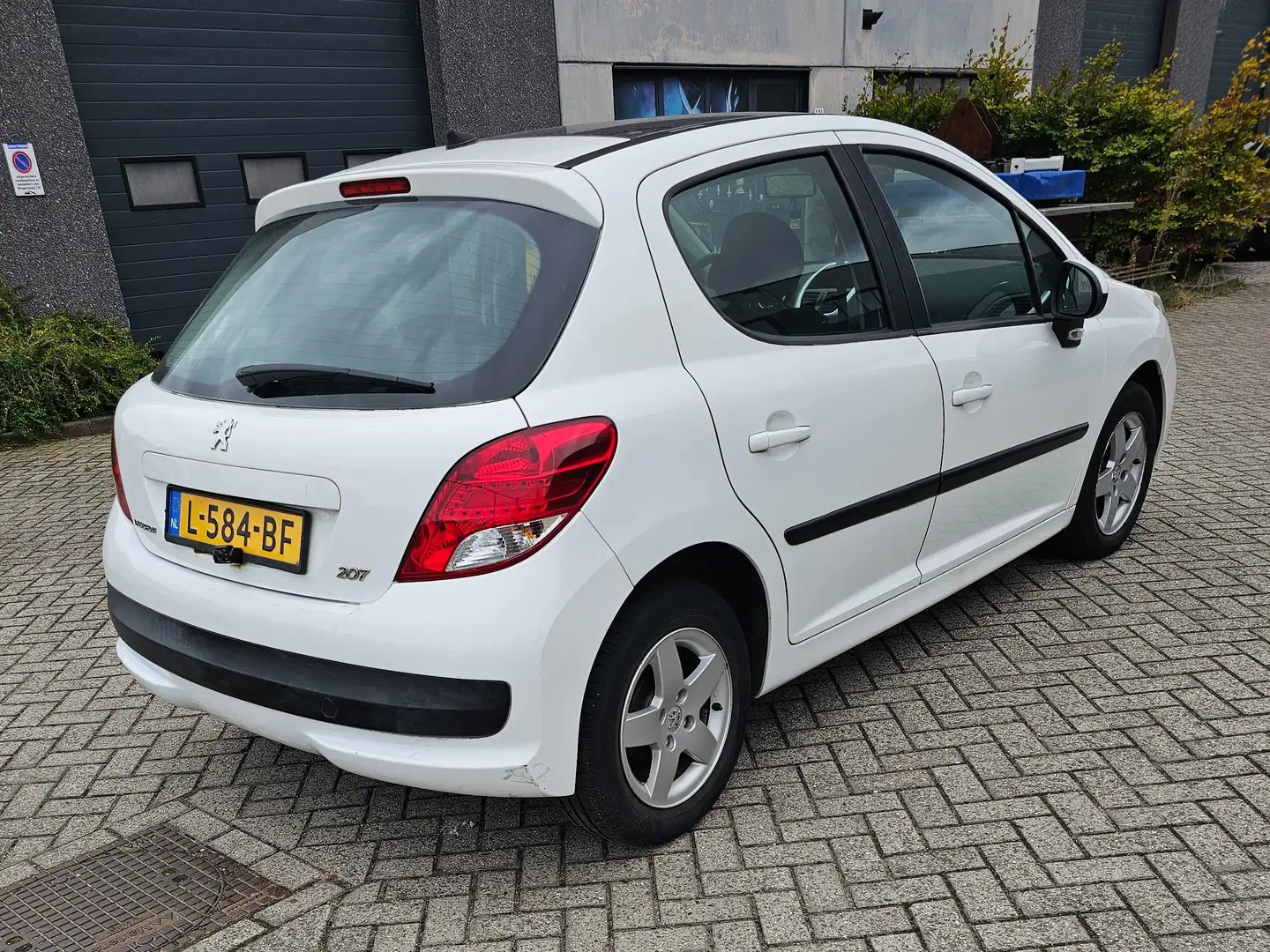 Peugeot 207 1.4 xr Wit - 2