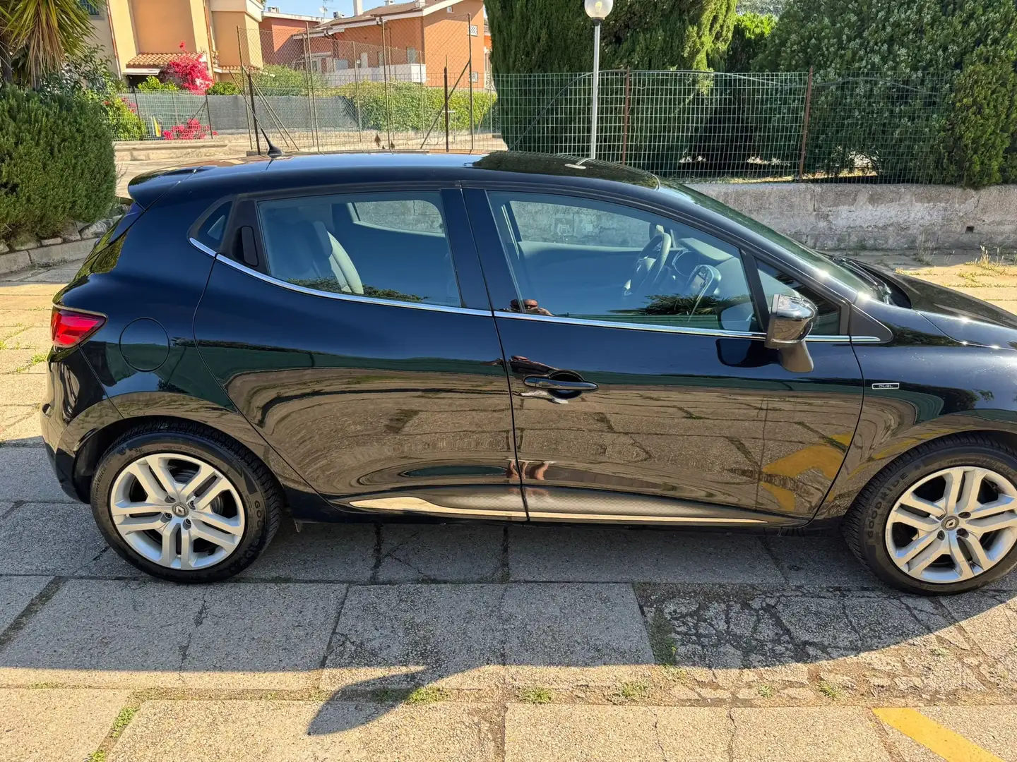 Renault Clio Clio IV 2017 0.9 tce energy Duel 90cv Nero - 1