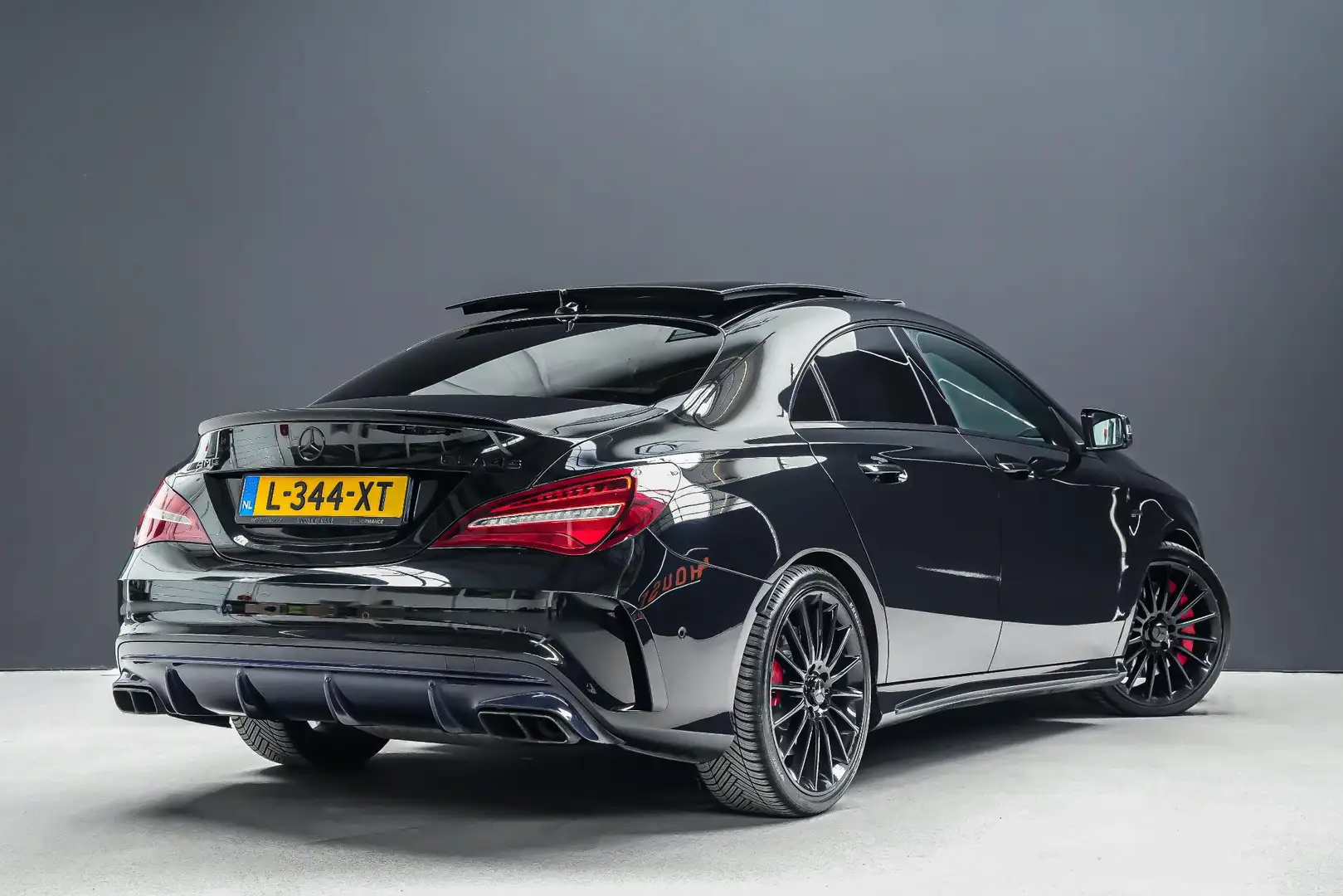 Mercedes-Benz CLA 45 AMG 380pk 4MATIC |AMG-pakket|pano|sportuitlaat|Apple C Zwart - 2