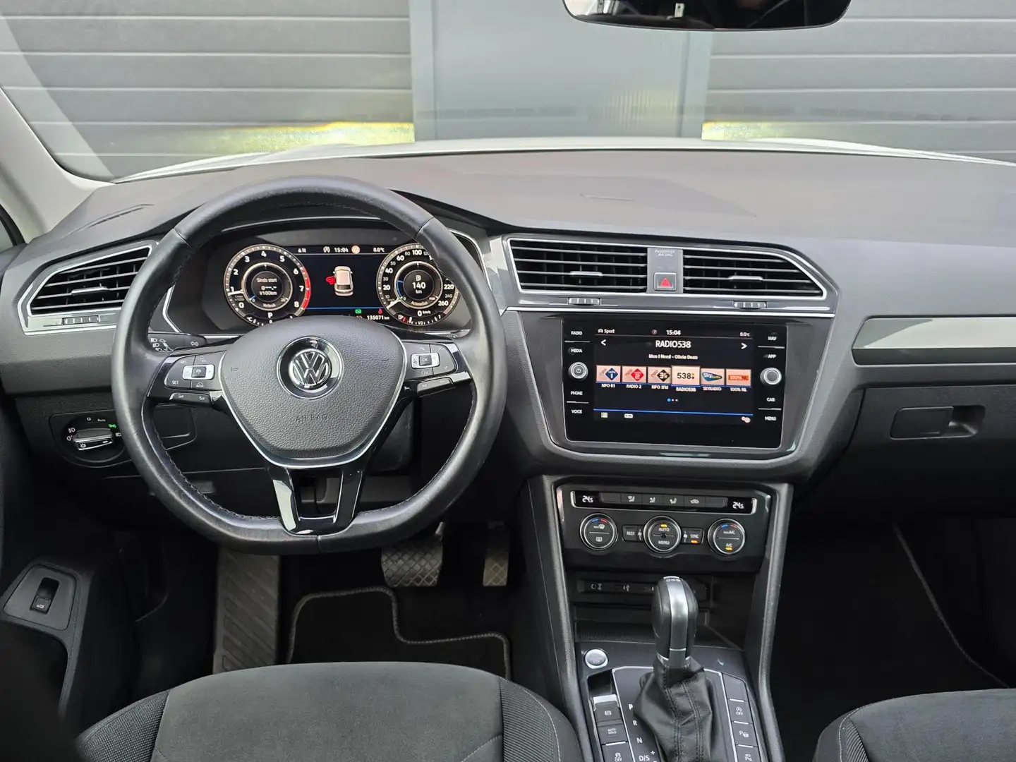 Volkswagen Tiguan 2.0 TSI 4Motion R-Line Pano | 360° Camera | Trekha Weiß - 2