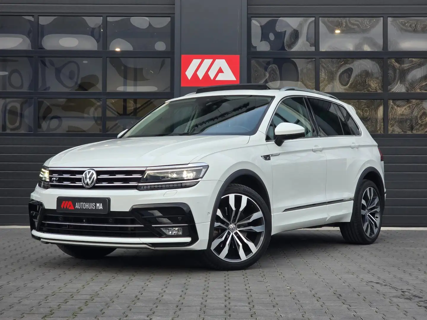 Volkswagen Tiguan 2.0 TSI 4Motion R-Line Pano | 360° Camera | Trekha Weiß - 1