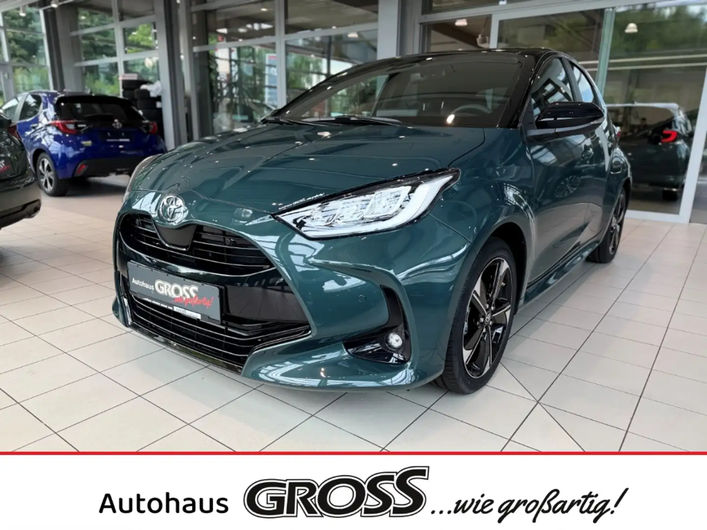 Toyota Yaris Hybrid Style Plus 1.5 Technikpaket Groen - 1