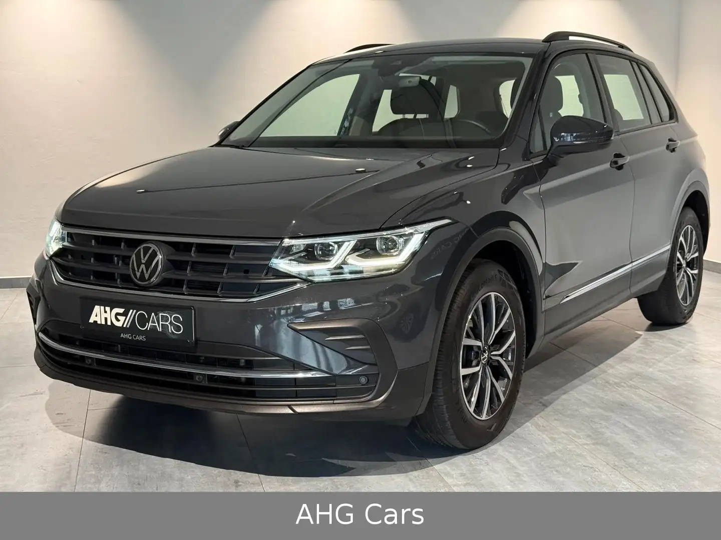 Volkswagen Tiguan Life 2.0 TDI DSG*LED*NAVI*TEMP*AHK*1HAND* Grijs - 2