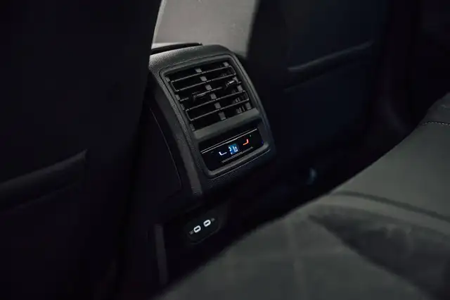 Volkswagen Golf view 8