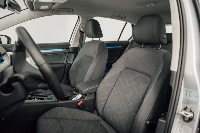 Volkswagen Golf view 9
