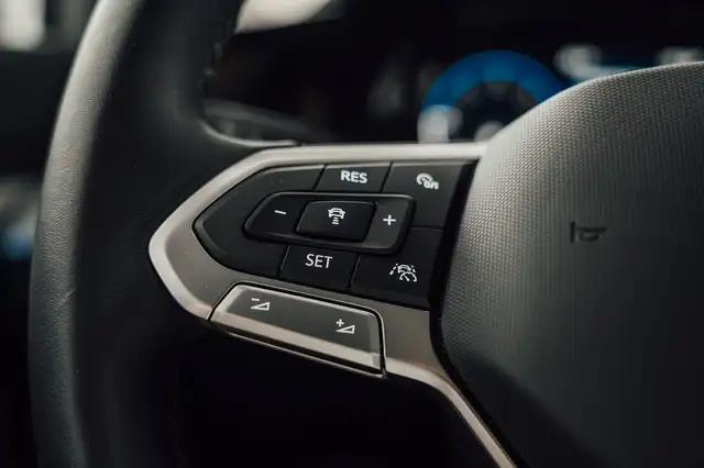 Volkswagen Golf view 14