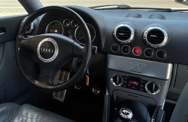 Audi TT view 27