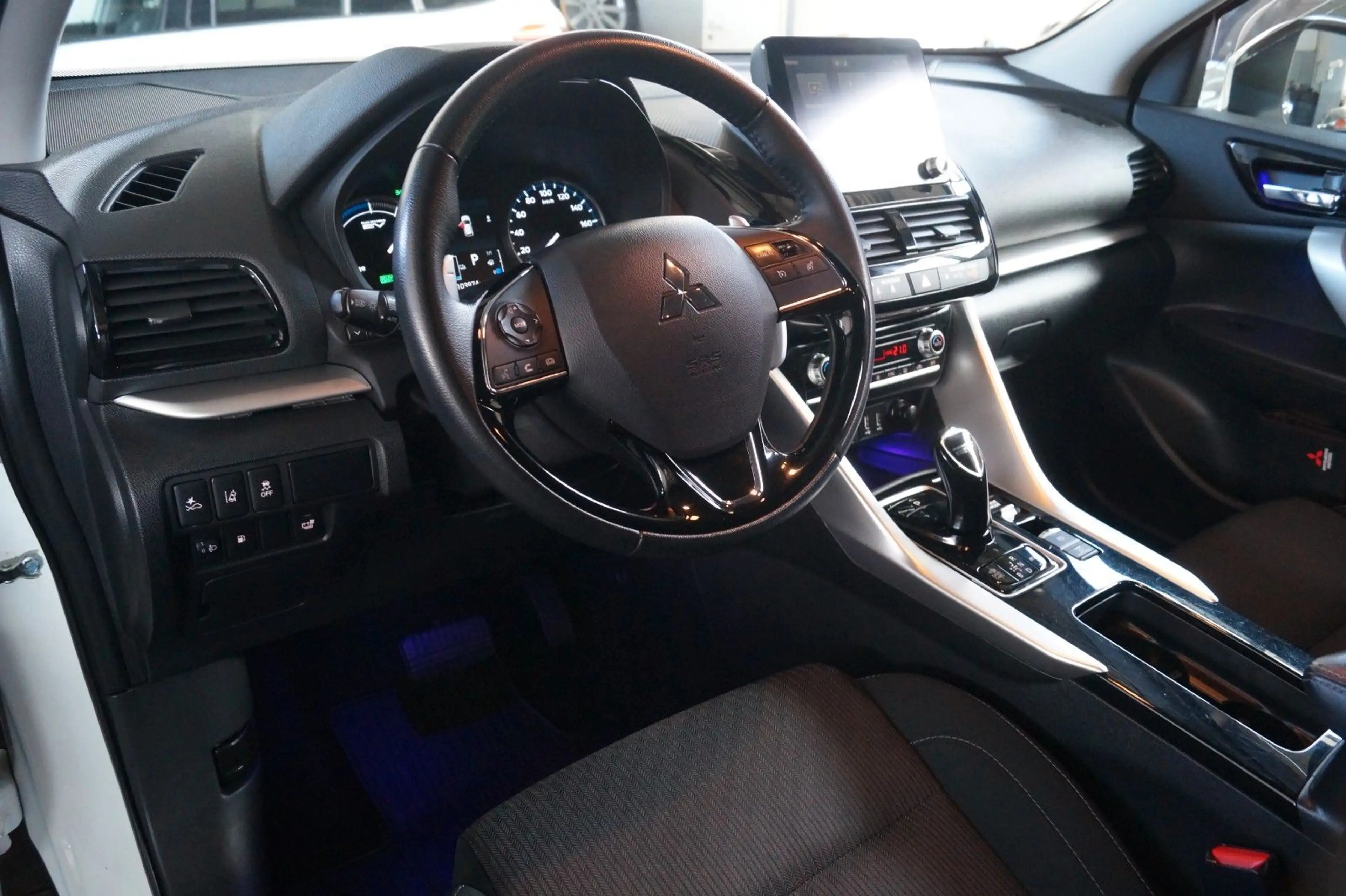 Mitsubishi Eclipse Cross — photo 11