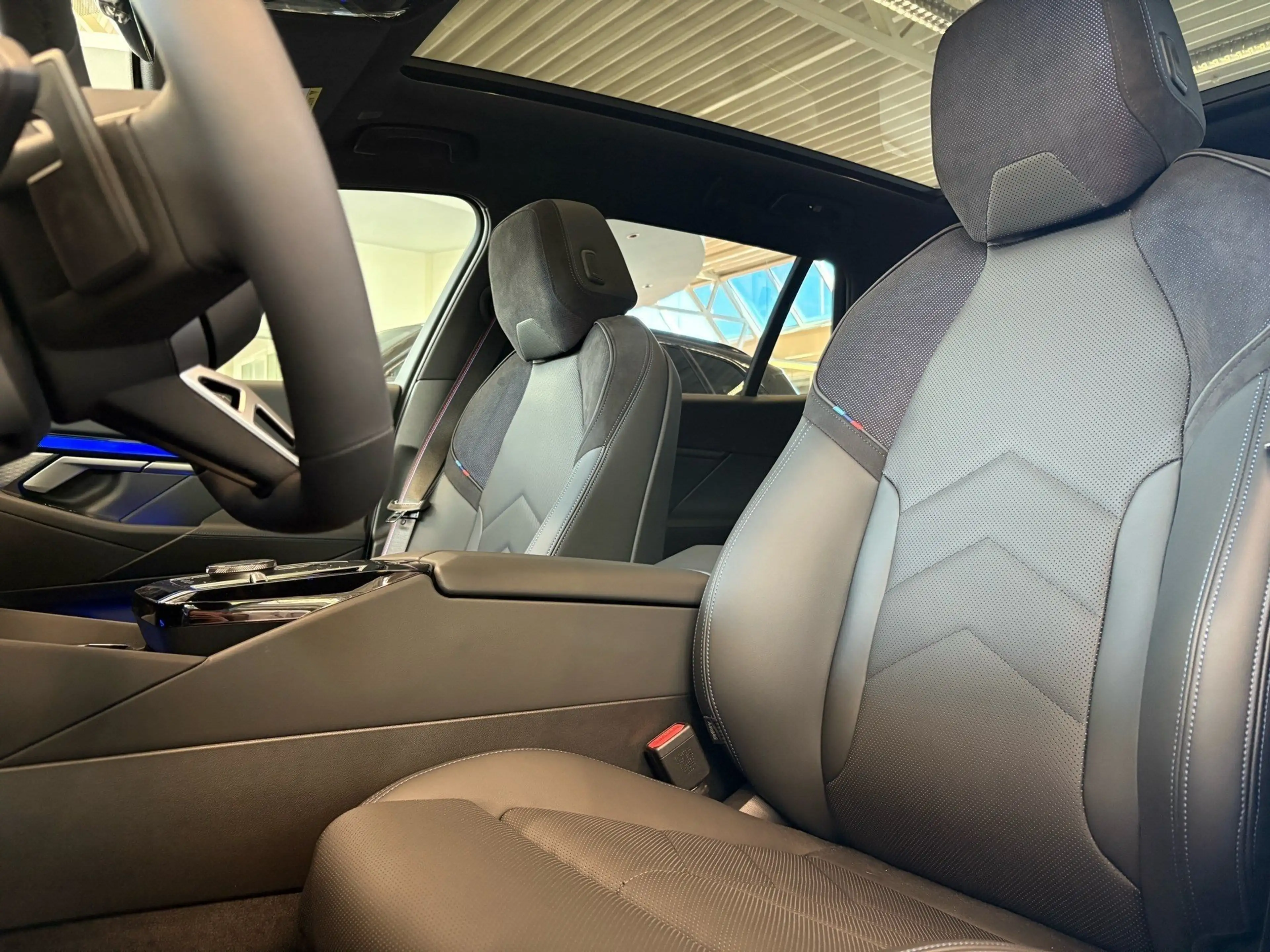 BMW 520 d Touring M Sport Pro DA Prof PA+ Pano AHK H/K 19" — photo 7