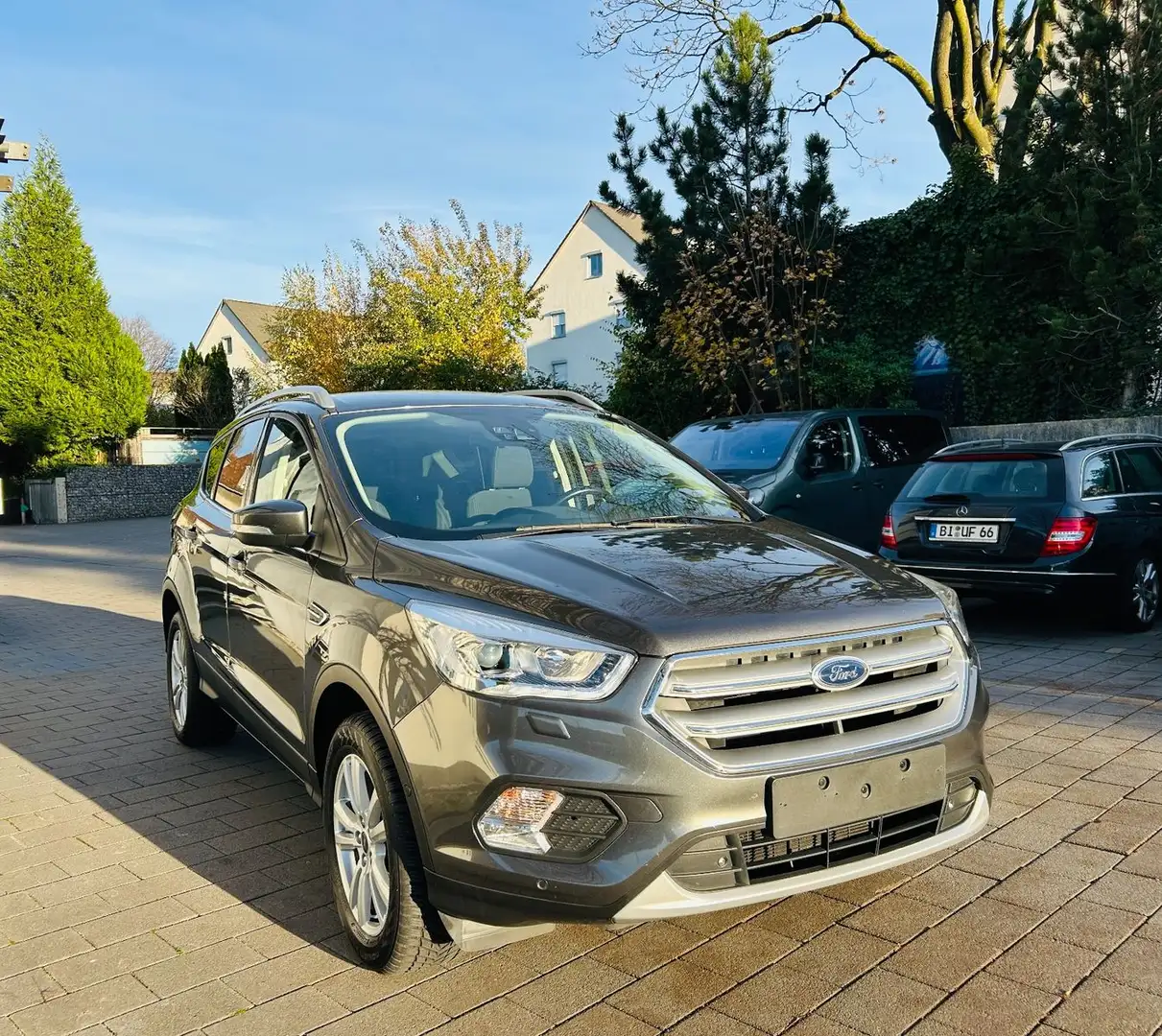 Ford Kuga Cool & Connect Grau - 2