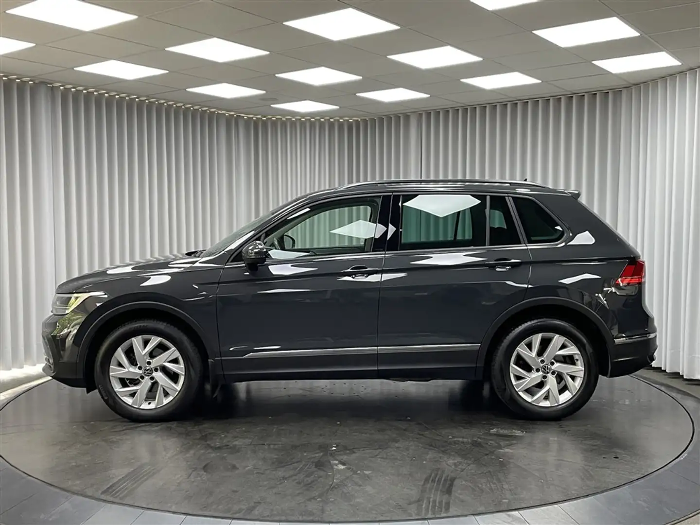 Volkswagen Tiguan 1.5 TSI / Clima / LED / Pdc+Cam / ACC / App / DAB Gris - 2