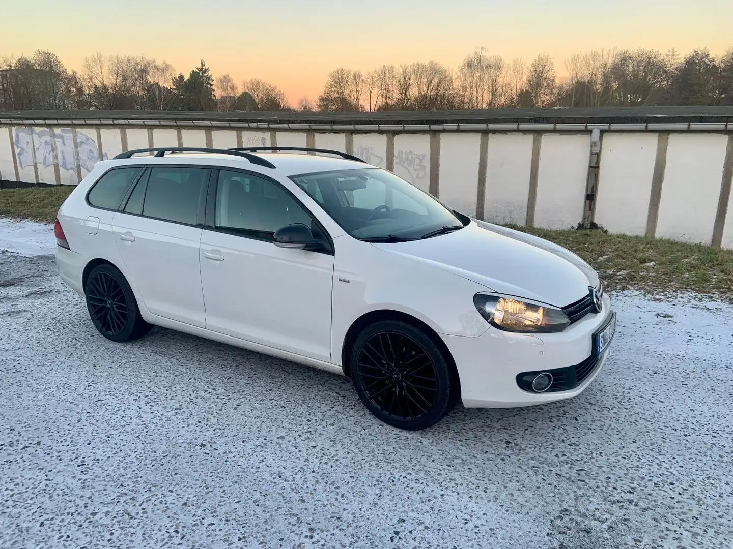 Volkswagen Golf 6 / 1.4 TSI 90kW DSG Exclusive Variant Weiß - 1