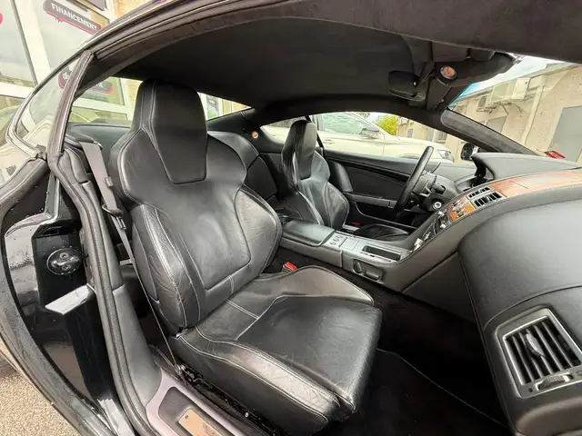 Aston Martin DB9 view 11