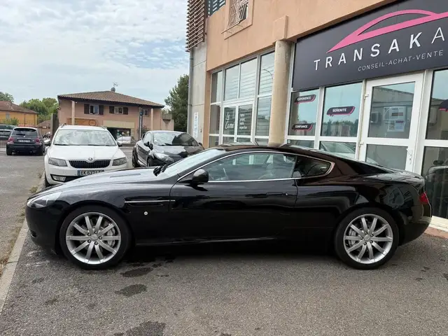 Aston Martin DB9 view 8