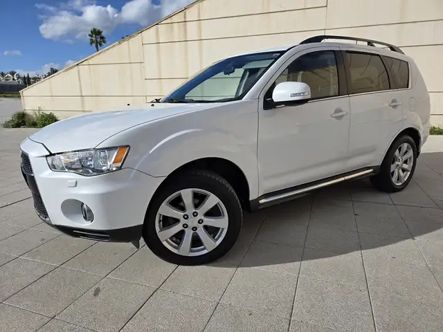 Mitsubishi Outlander 220DI-D Motion 4WD