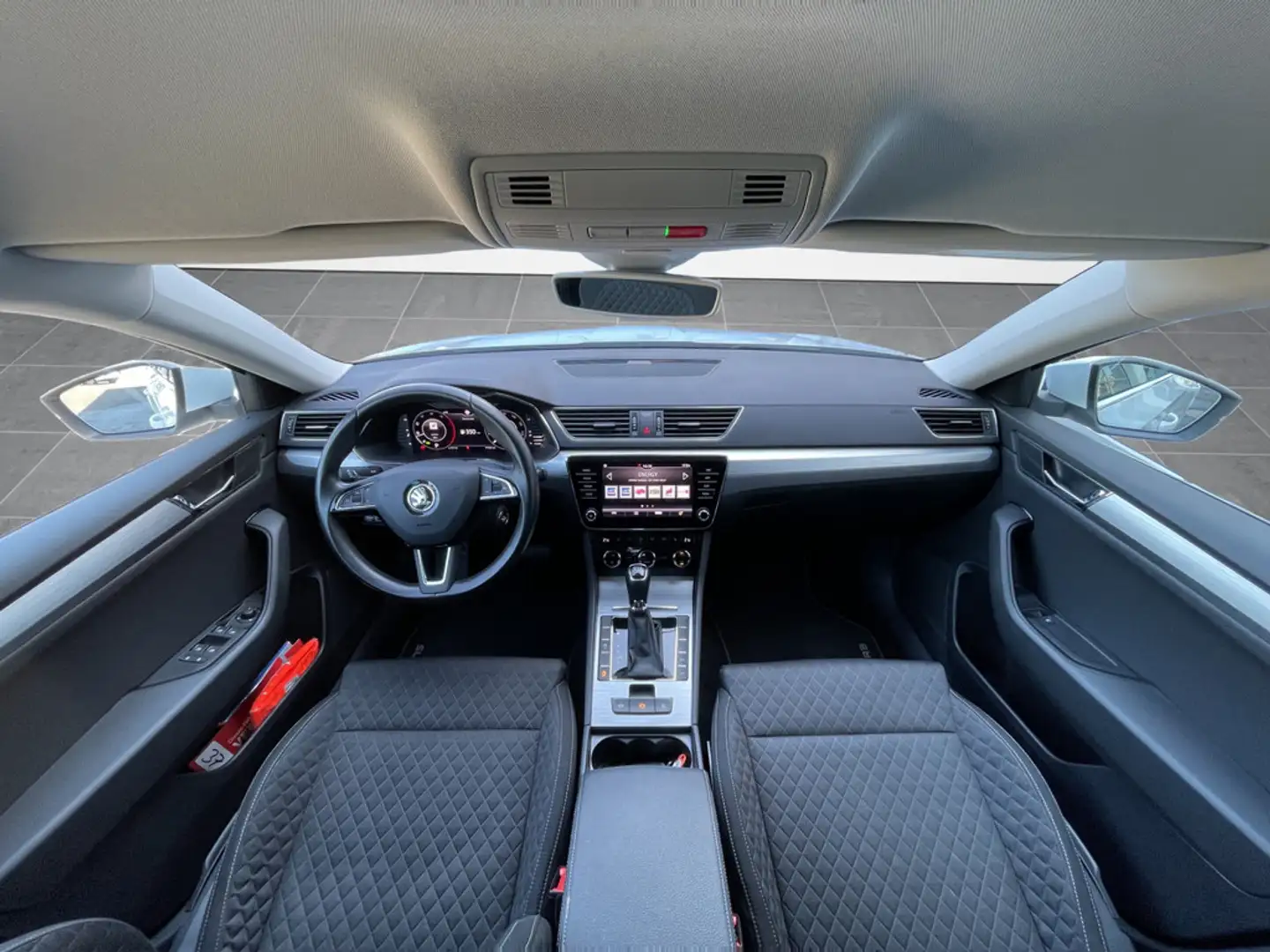 Skoda Superb Combi 2.0 TDI AMBITION DSG+LED+NAV+ACC+KAM Blanc - 2