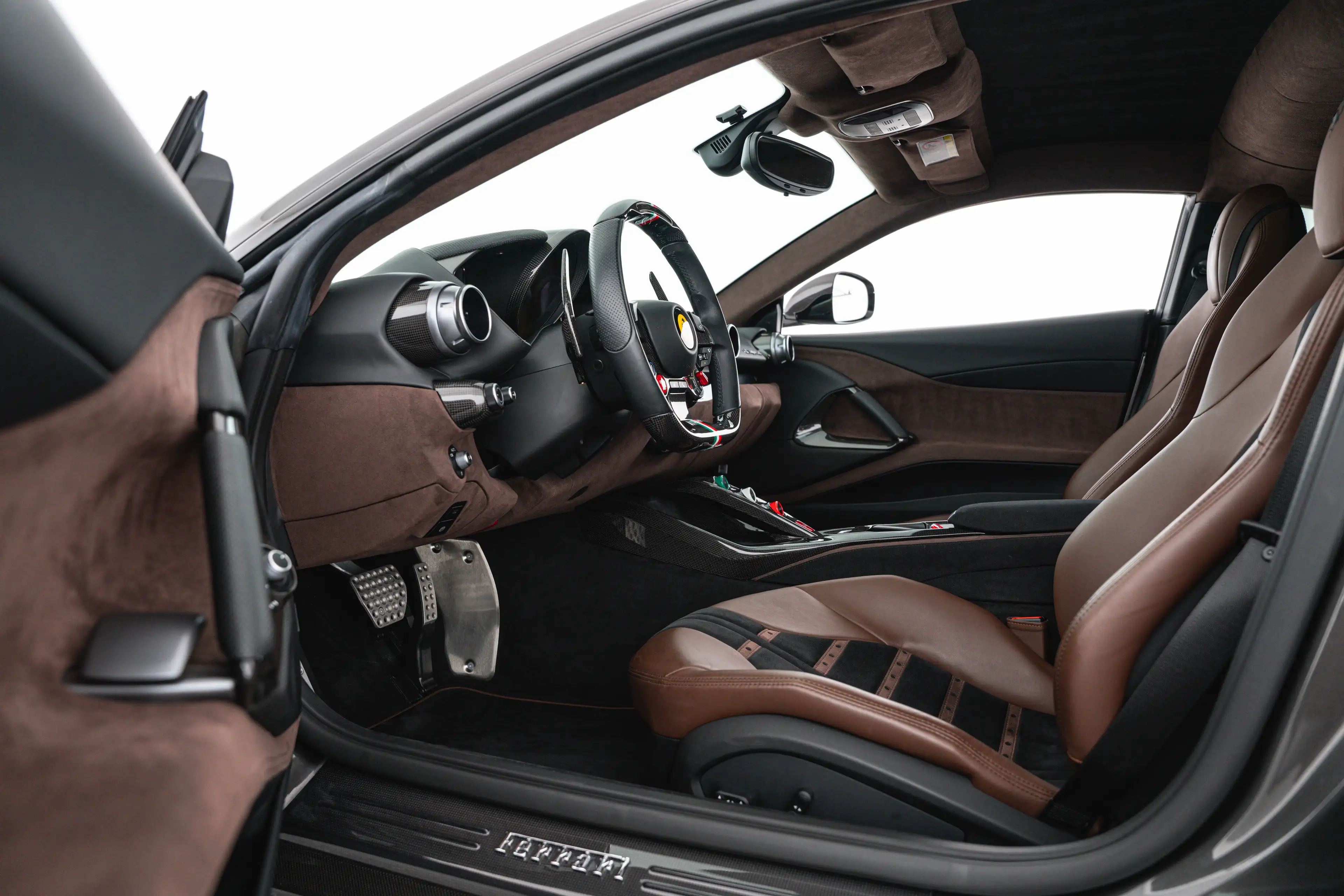 Ferrari 812 Superfast — photo 14